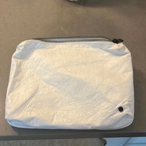 Like New White State Lorimer Fanny Pack